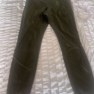 HUE women Brown leggings Pants upper leather, very soft,  size M
